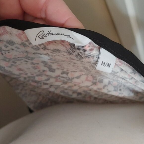 Reitmans Medium geometric tank top tshirt sleeveless lace neck detail blouse - Picture 5 of 5